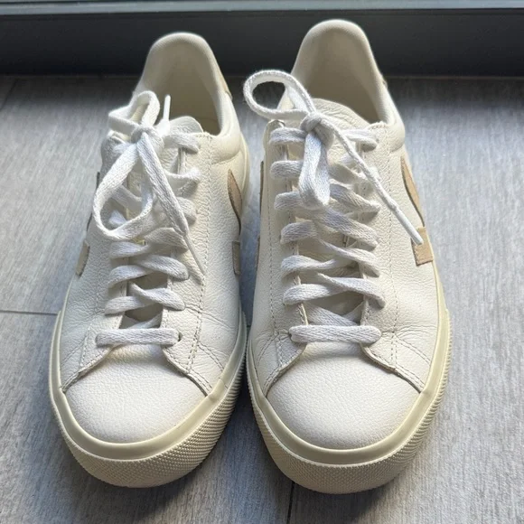 Veja CAMPO LEATHER WHITE NATURAL
Sneakers Running Shoes US 6 EUR 37 - Picture 2 of 10